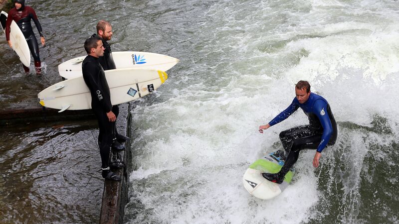 Eisbach – Surfen im Park